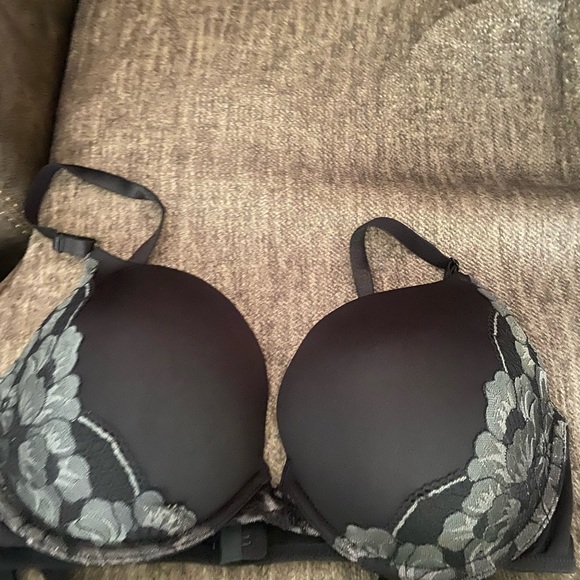 Four bras 40C - Picture 8 of 10